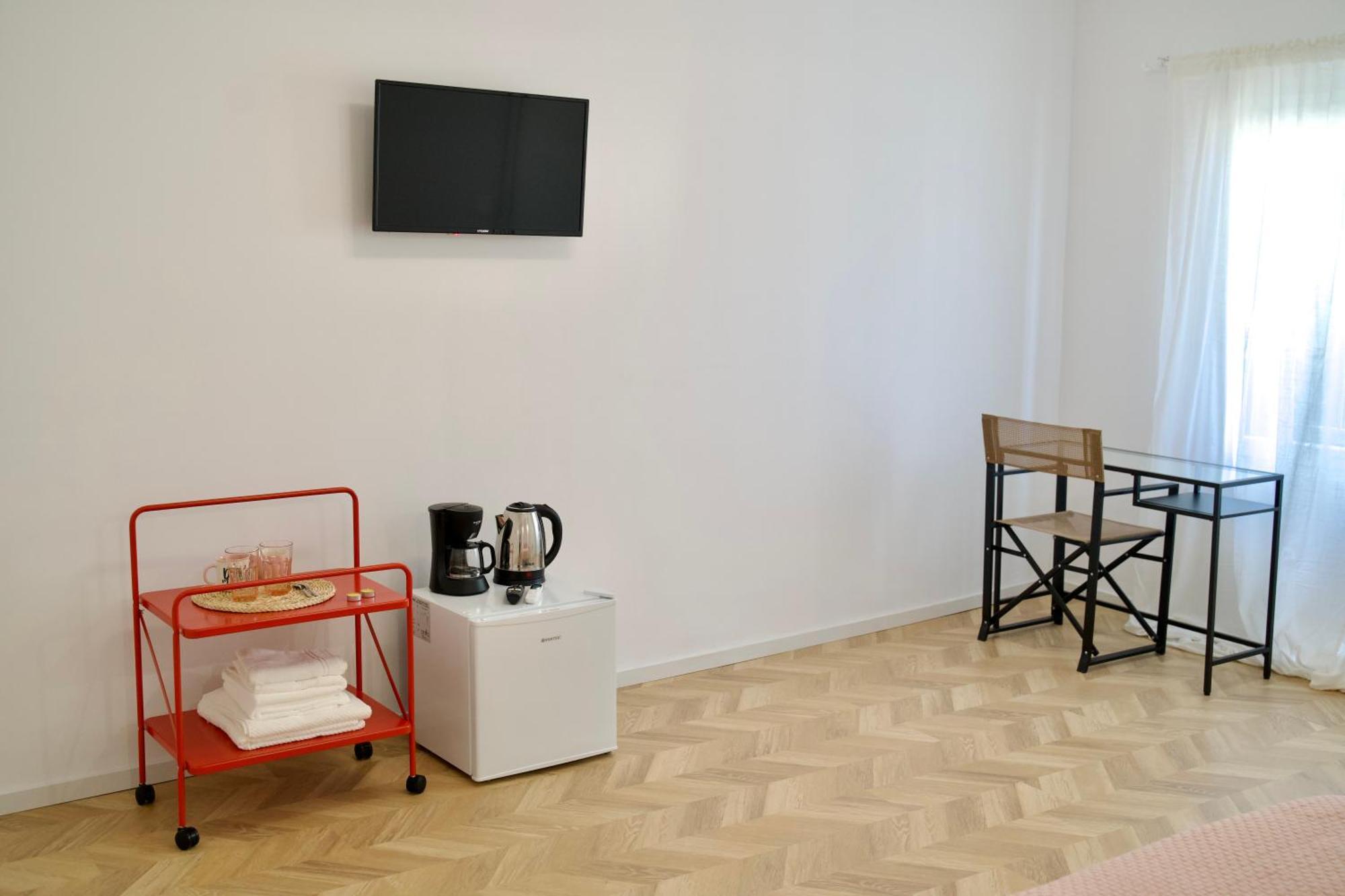 Tzatziki Studios Kavala Bagian luar foto